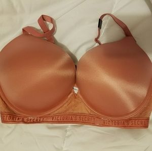 Victoria's Secret bombshell